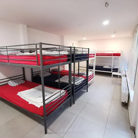 Hostel Simbol & With Free Private Parking Ljubljana