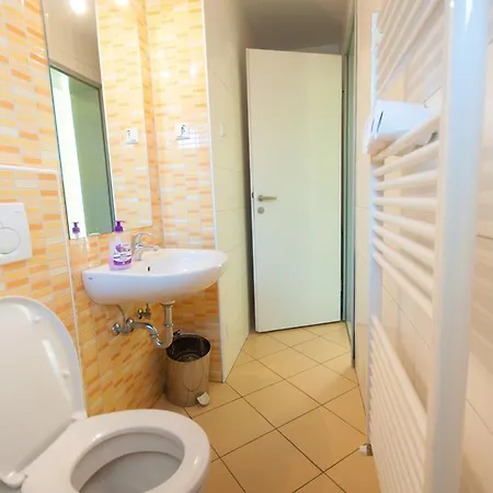 Hostel Simbol & With Free Private Parking Lublaň
