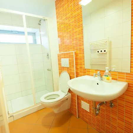 Hostel Simbol & With Free Private Parking