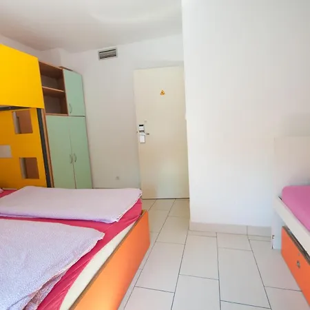 Hostel Simbol & With Free Private Parking