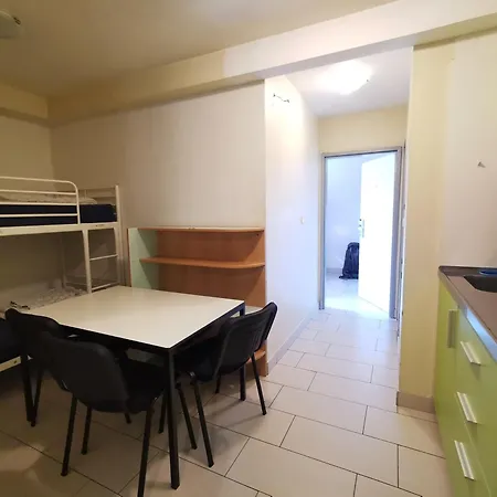 Hostel Simbol & With Free Private Parking Ljubljana