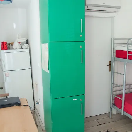 Hostel Simbol & With Free Private Parking