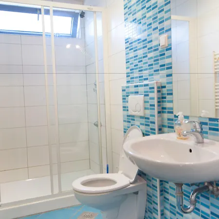 Hostel Simbol & With Free Private Parking