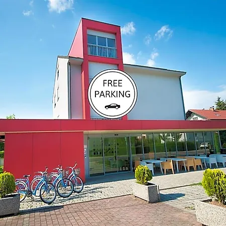 Simbol & With Free Private Parking Vandrarhem Ljubljana