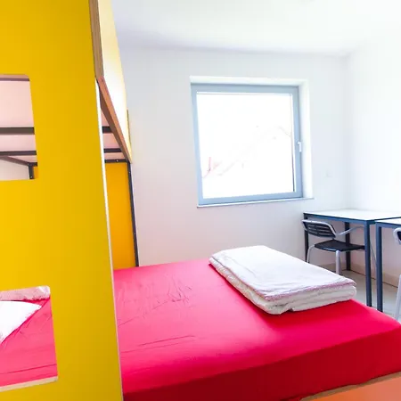 Hostel Simbol & With Free Private Parking Ljubljana