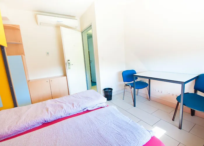 Simbol With Free Private Parking Hostel Lublaň