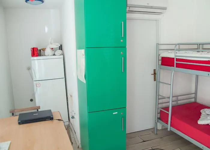 Hostel Simbol With Free Private Parking