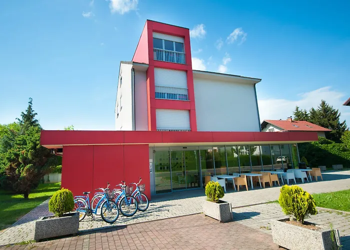 Simbol With Free Private Parking Hostel *