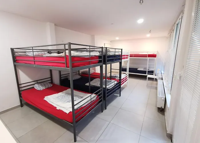 Hostel Simbol With Free Private Parking Lublaň